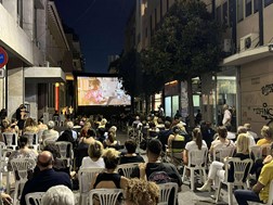 Σε υπαίθριο σινεμά μετατράπηκε η Ίωνος Δραγούμη